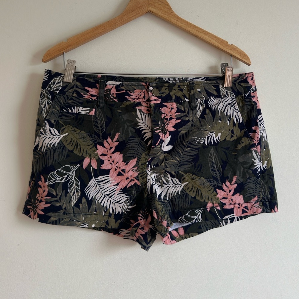 Market & spruce || Woman’s Floral Print stretch mid rise Shorts size 12